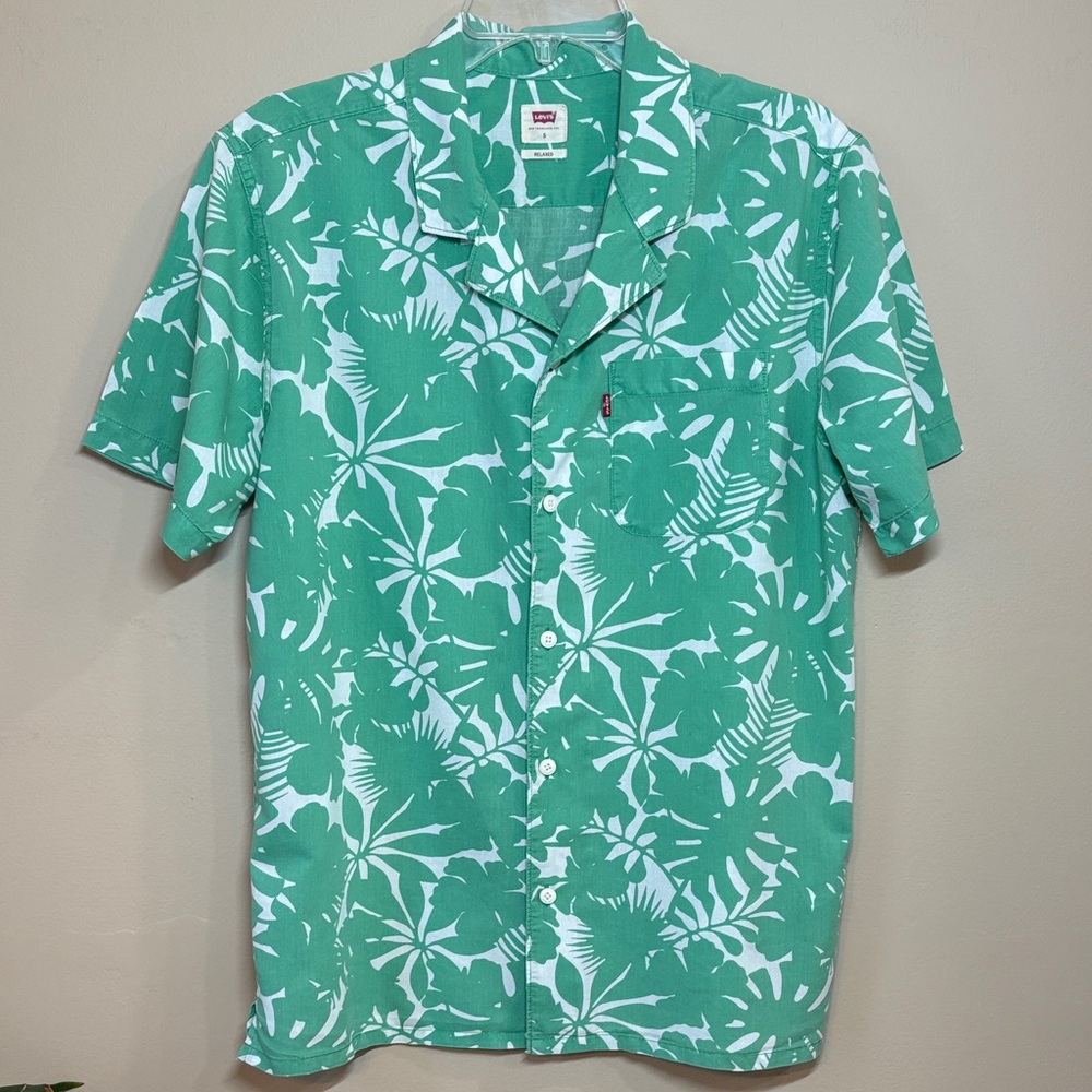 SUMMER SALE Levi's Men's Tropical Green and White Shirt, Relaxed Fit, Small, EUC